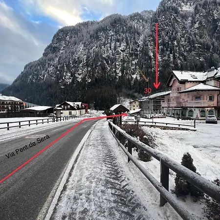 Apartment Liboria: Lovely,cosy Apartment. 2 Min Skilift Walk Campitello di Fassa